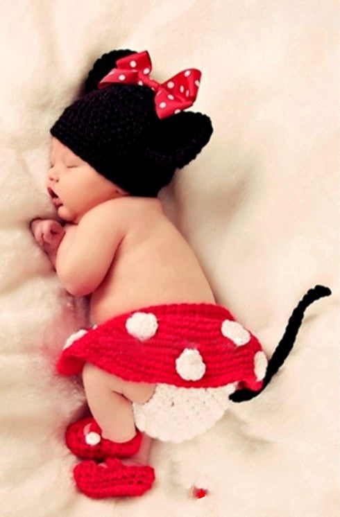 Adorable newborn baby photography & clothing:  age 0-4 months