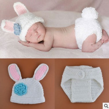 Adorable newborn baby photography & clothing:  age 0-4 months