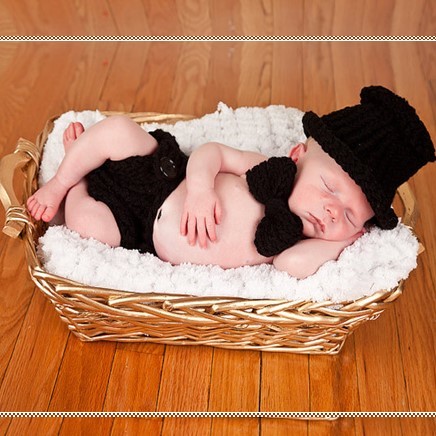 Adorable newborn baby photography & clothing:  age 0-4 months